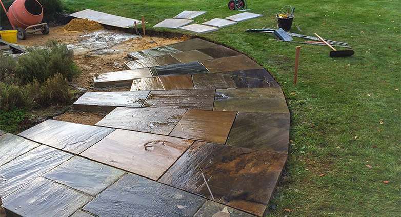 Natural stone paving: how to clean and how to lay it