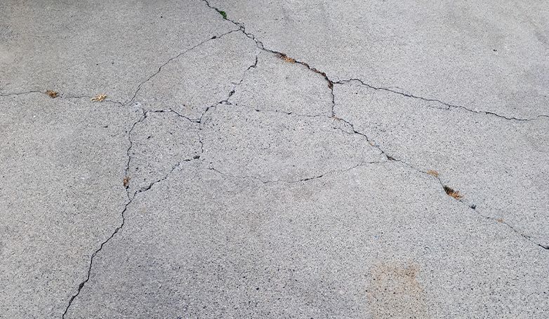 There has a cracks on asphalt driveway