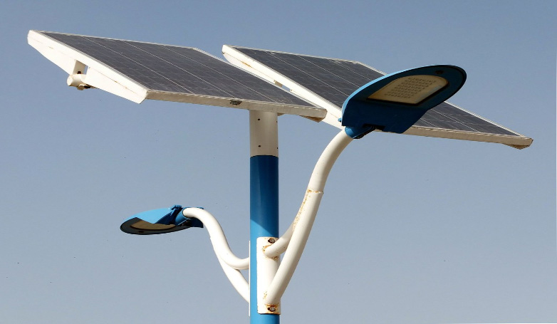 White and blue solar street lights with durable and advanced solar driveway light features.