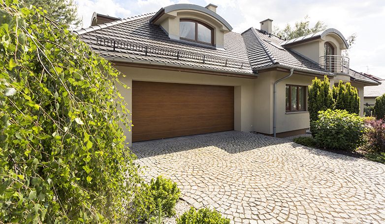 A cobblestone driveway
